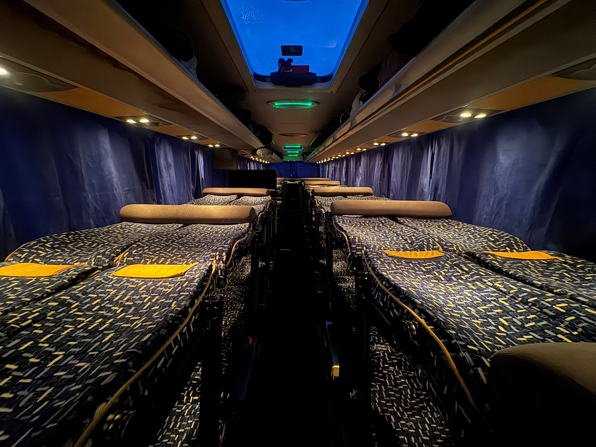 Autocar couchette AK Autocars — couchettes individuelles pour voyages de nuit